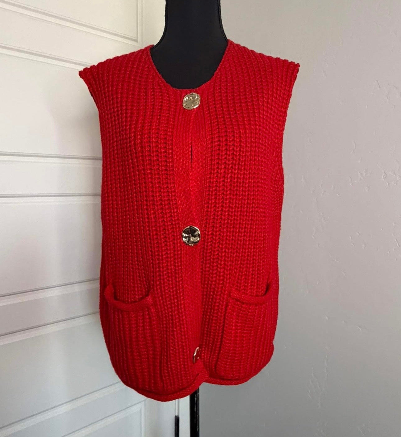 CHUNKY KNIT SWEATER VEST
