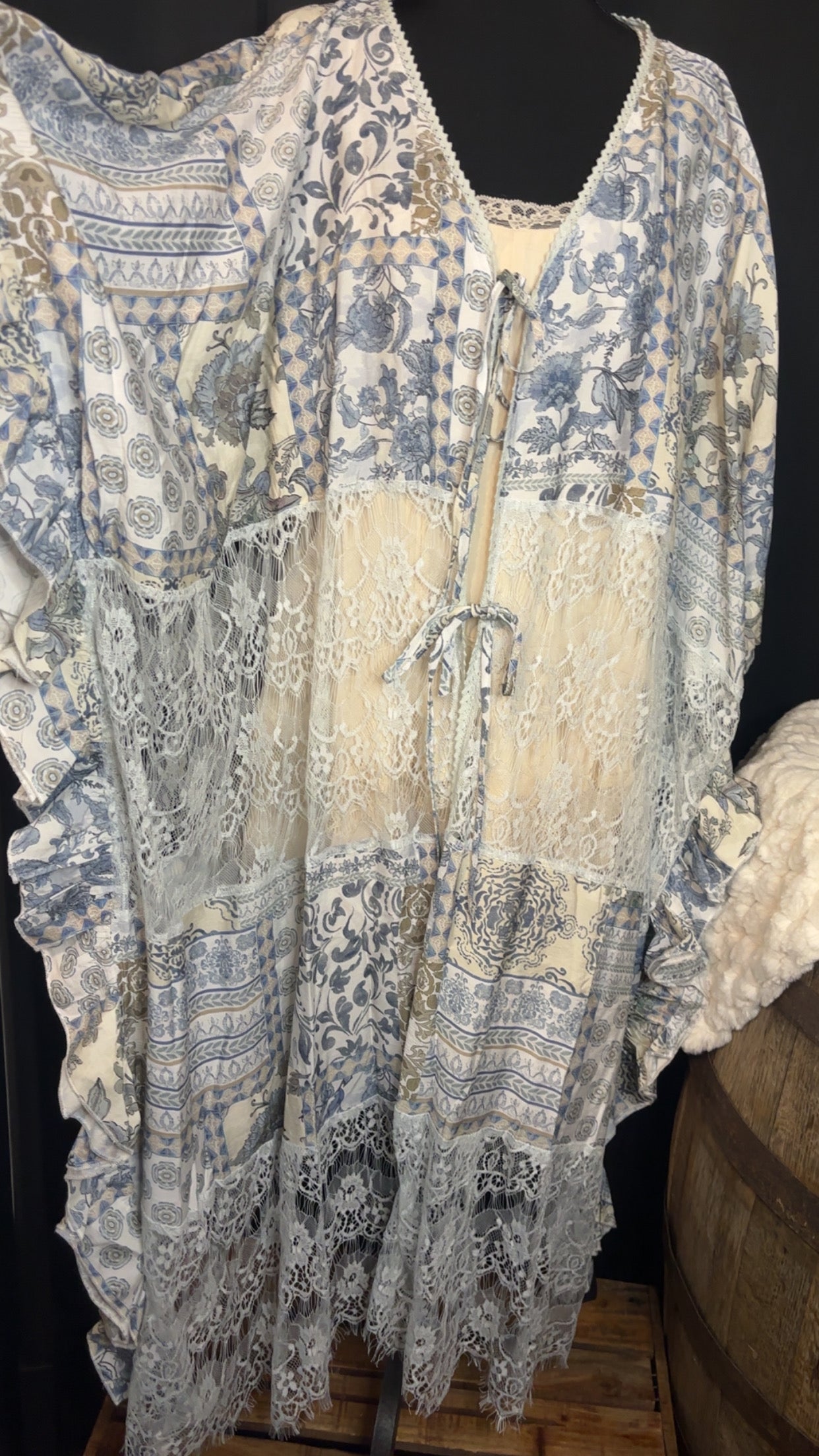 BLUE FLORAL KIMONO