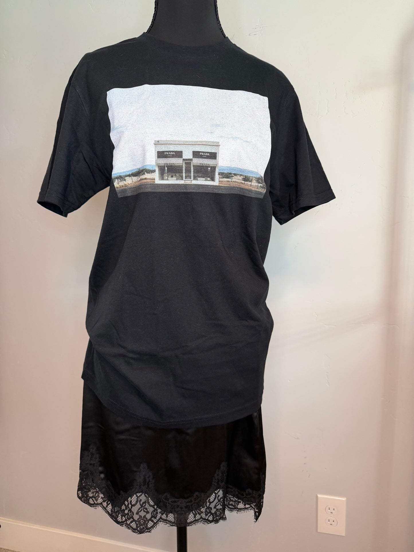 ICONIC MARFA TEE