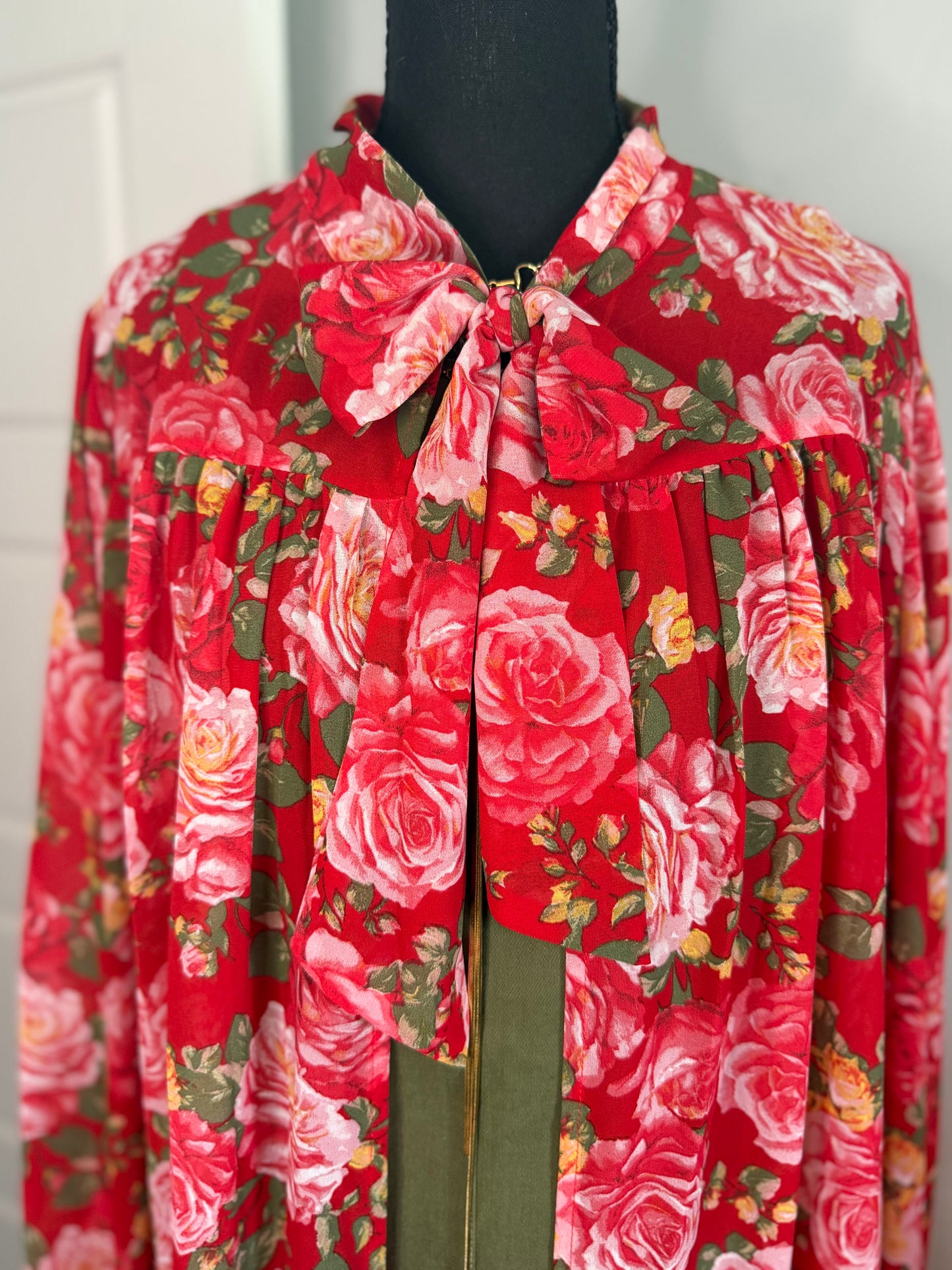 ROSE TIE DUSTER