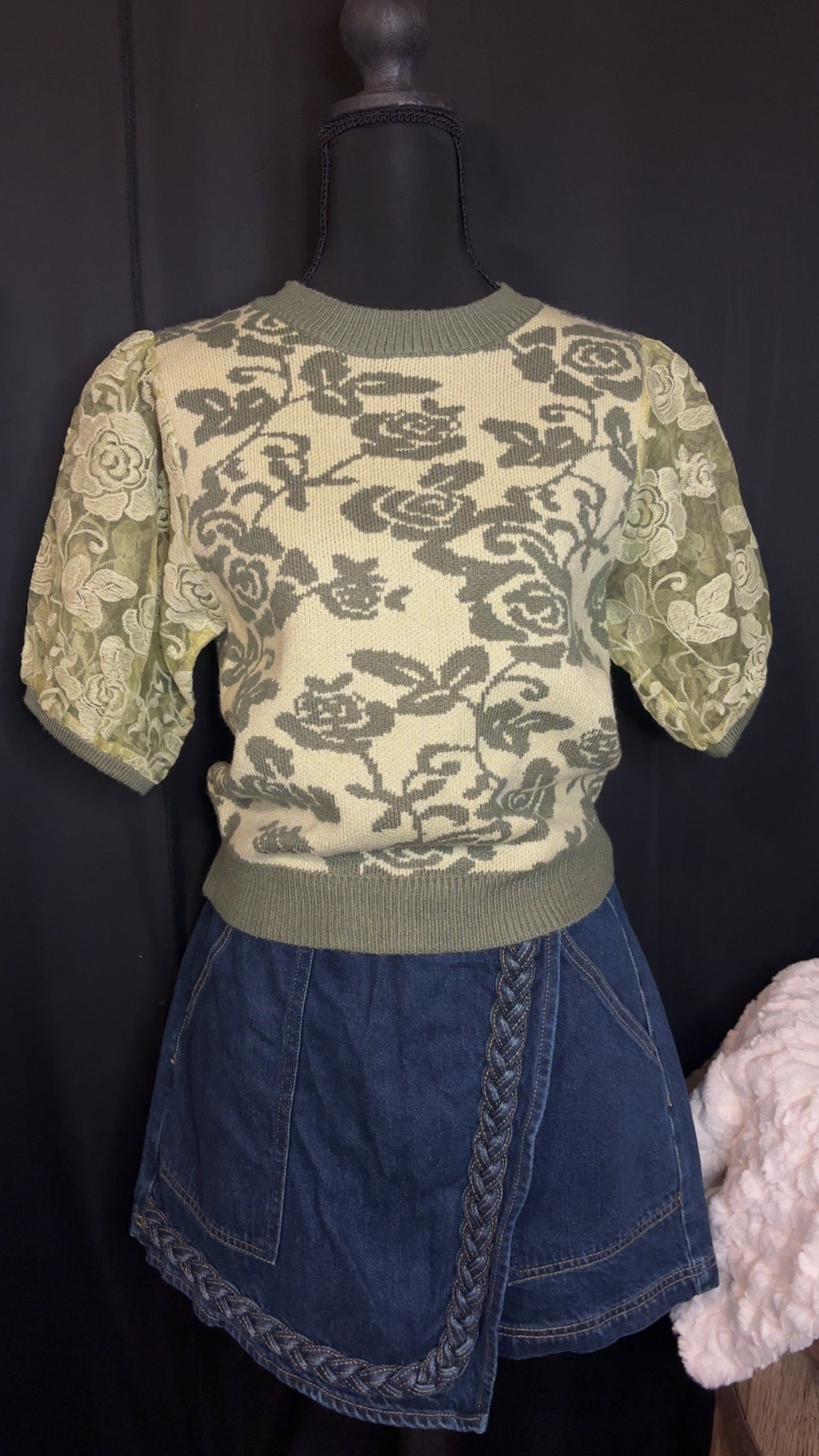 GREEN ROSE SWEATER