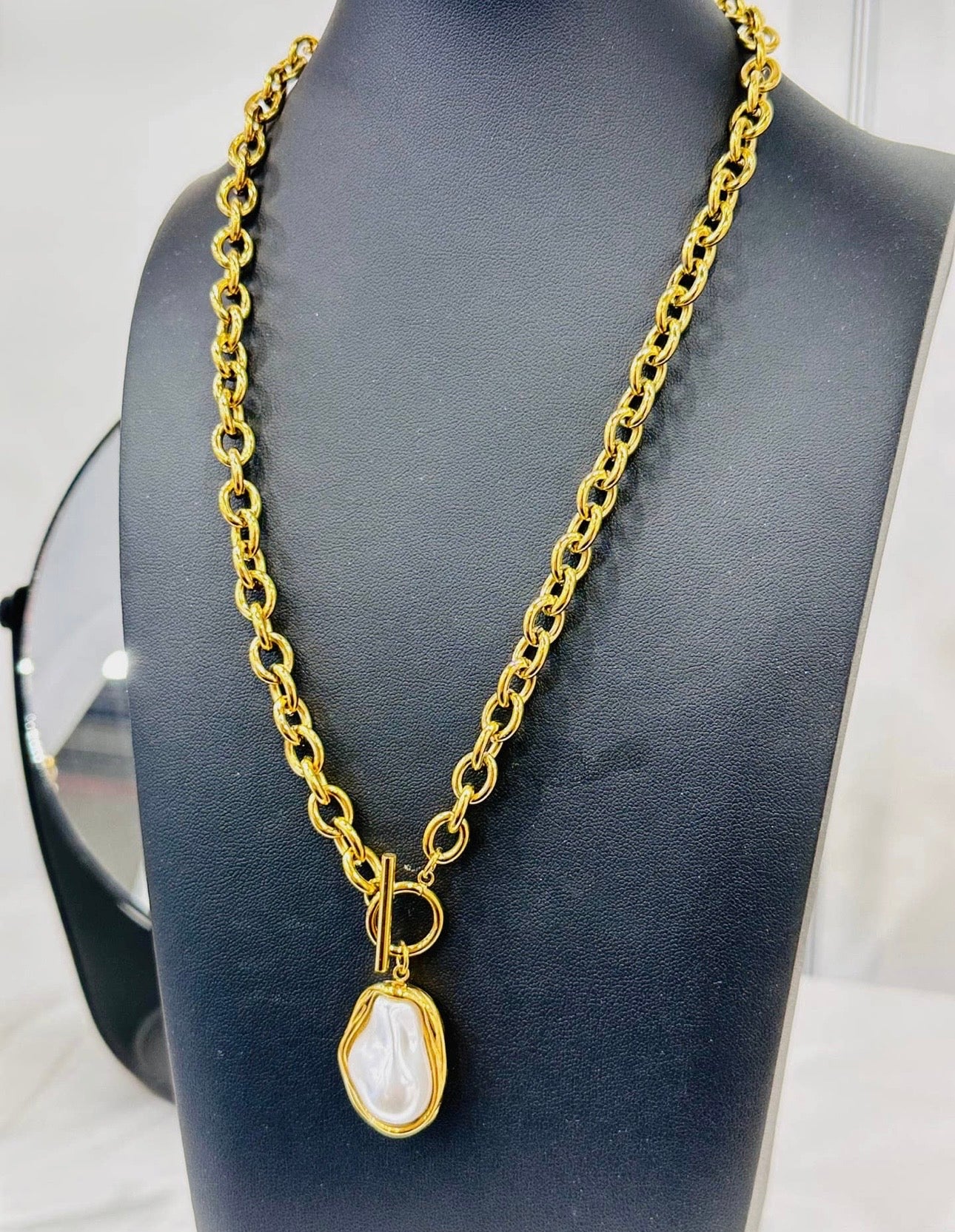 Chunky Chain Baroque Pearl Toggle Clasp Necklace